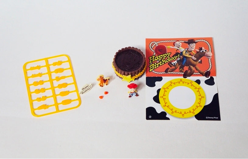 Western birthday cake mini figure set with box and accessory pieces