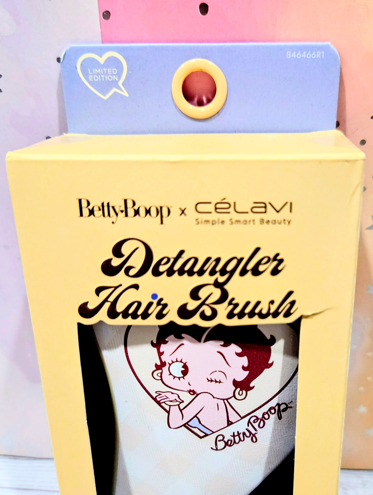 Celavi Betty Boop limited edition detangler hair brush box, front with heart character graphic