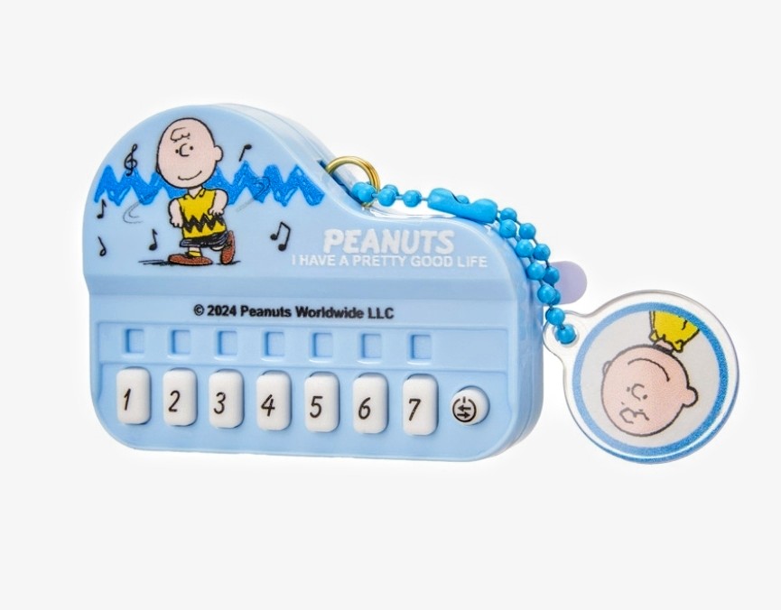 Miniso Charlie Brown Mini Electronic Keyboard Keychain Peanuts Colorful Life Piano Playable Keys Kawaii Collectible