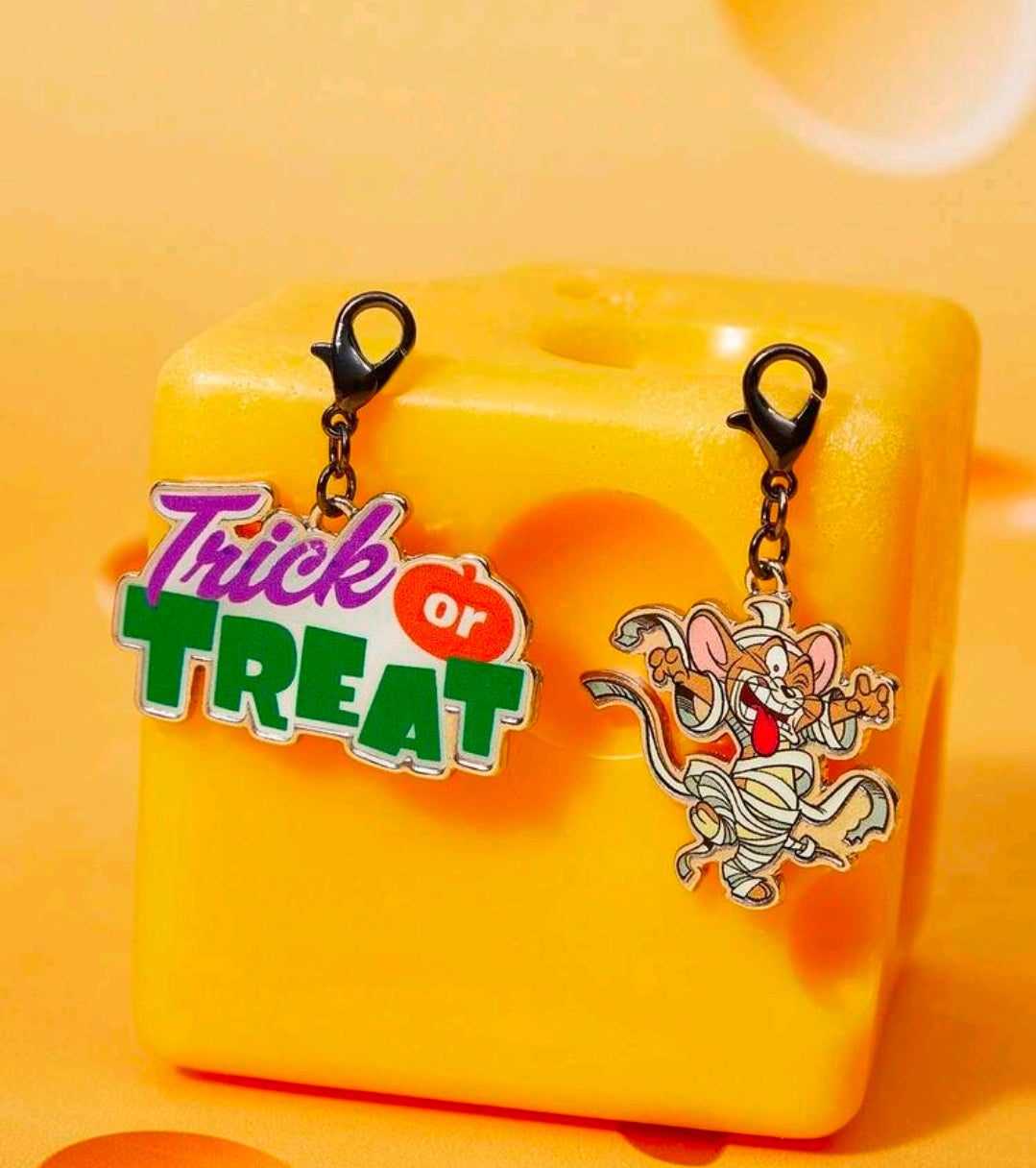 Set of 4 Halloween bag charm clips with Trick or Treat logo and cartoon cat/pumpkin charms