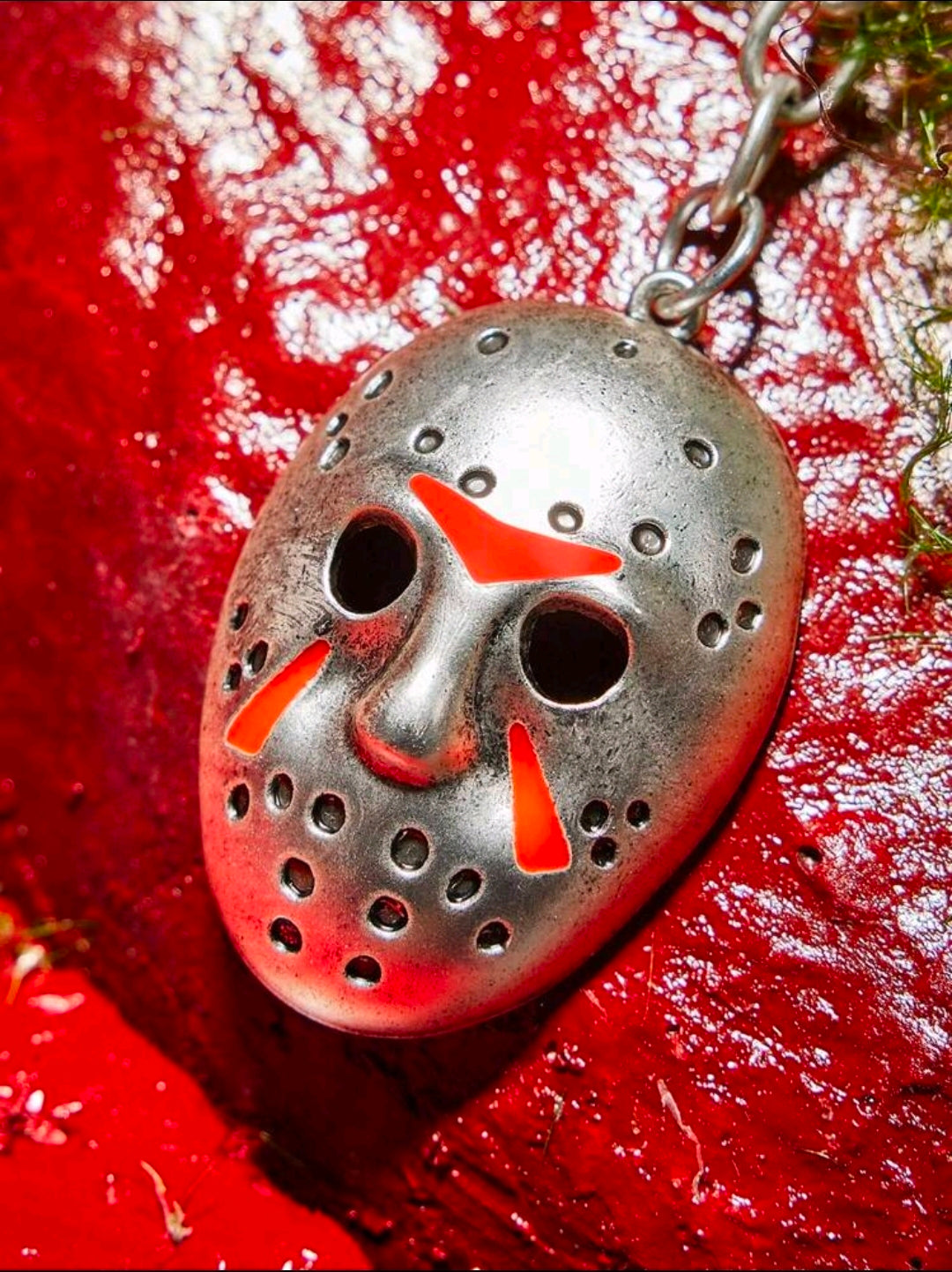 Silver hockey mask keychain pendant with red facial accents and chain link