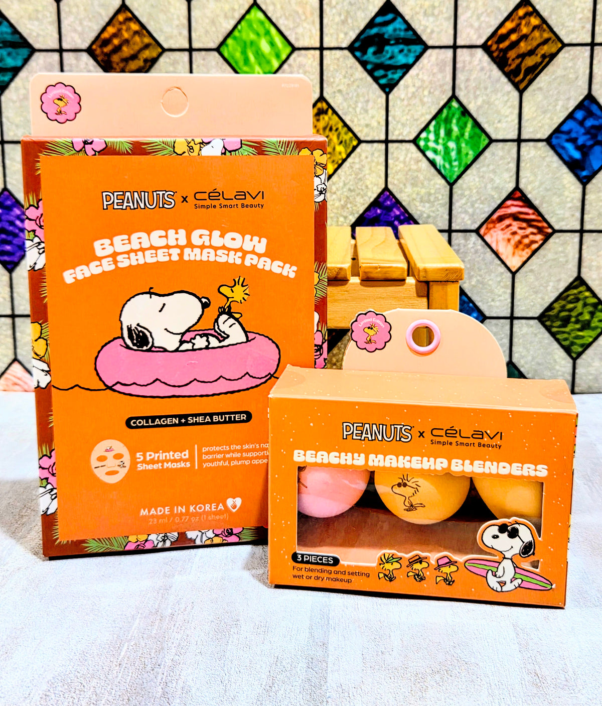Peanuts x Célavi Snoopy beach glow face mask and makeup blenders gift set