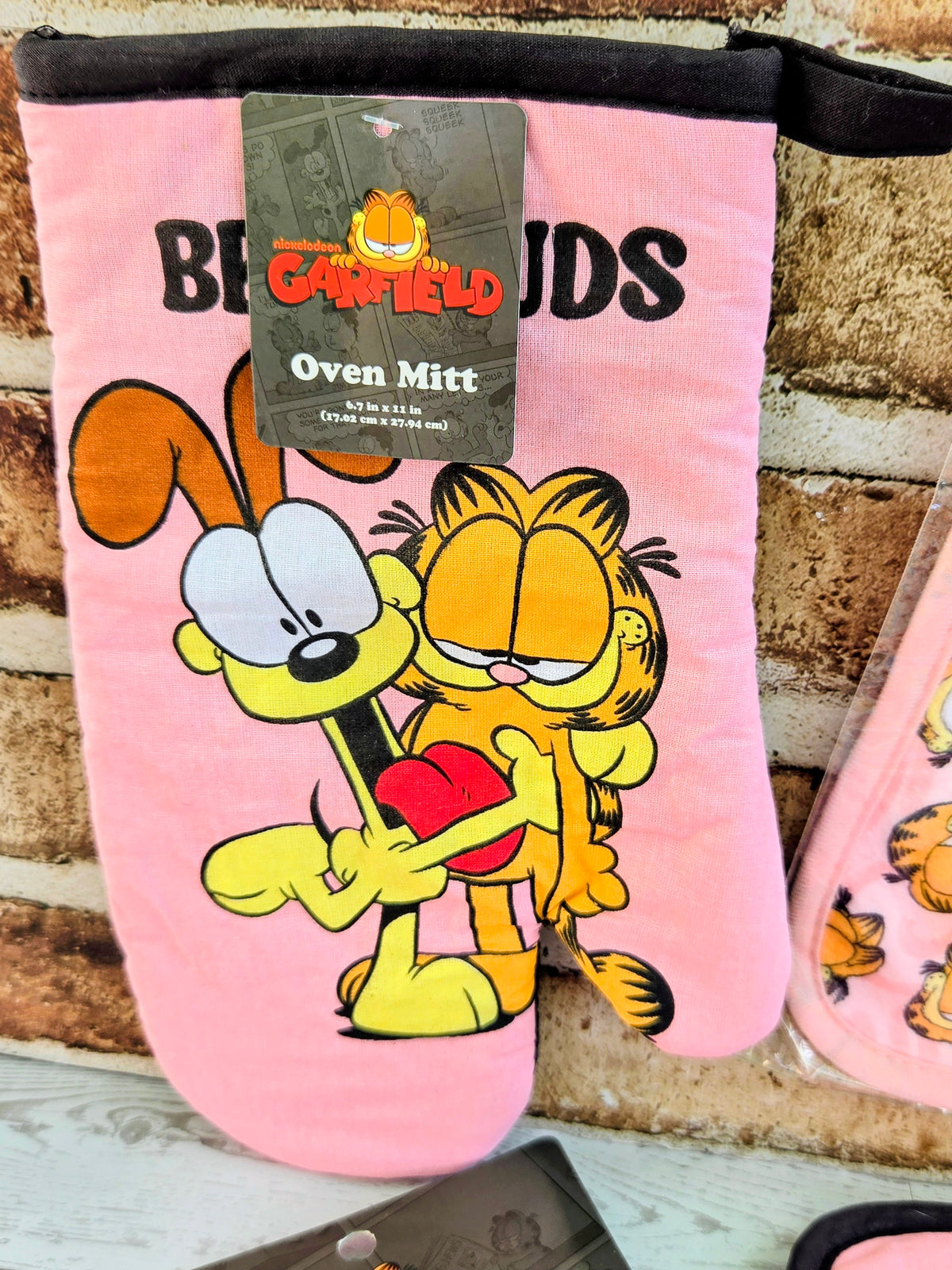 Pink Garfield and Odie oven mitt with “Best Buds” graphic and black cuff