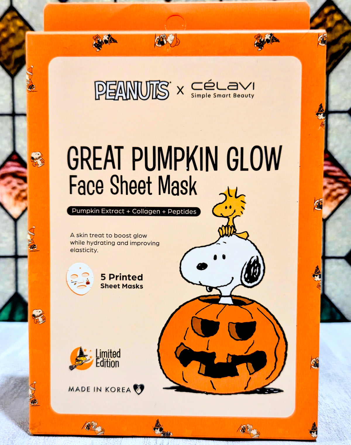 Peanuts x Célavi Great Pumpkin Glow face mask gift box