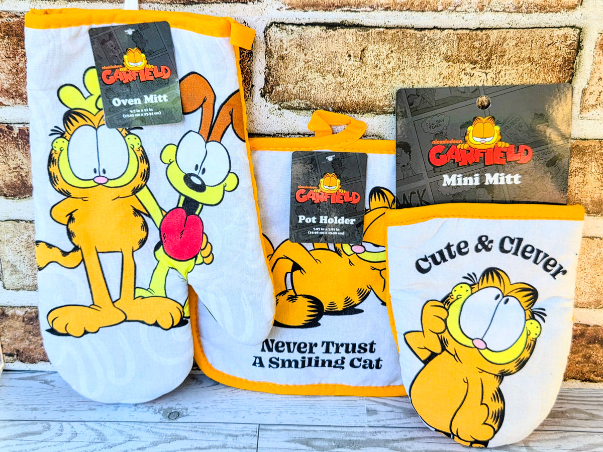 Garfield oven mitt, pot holder, and cute & clever kitchen accessory