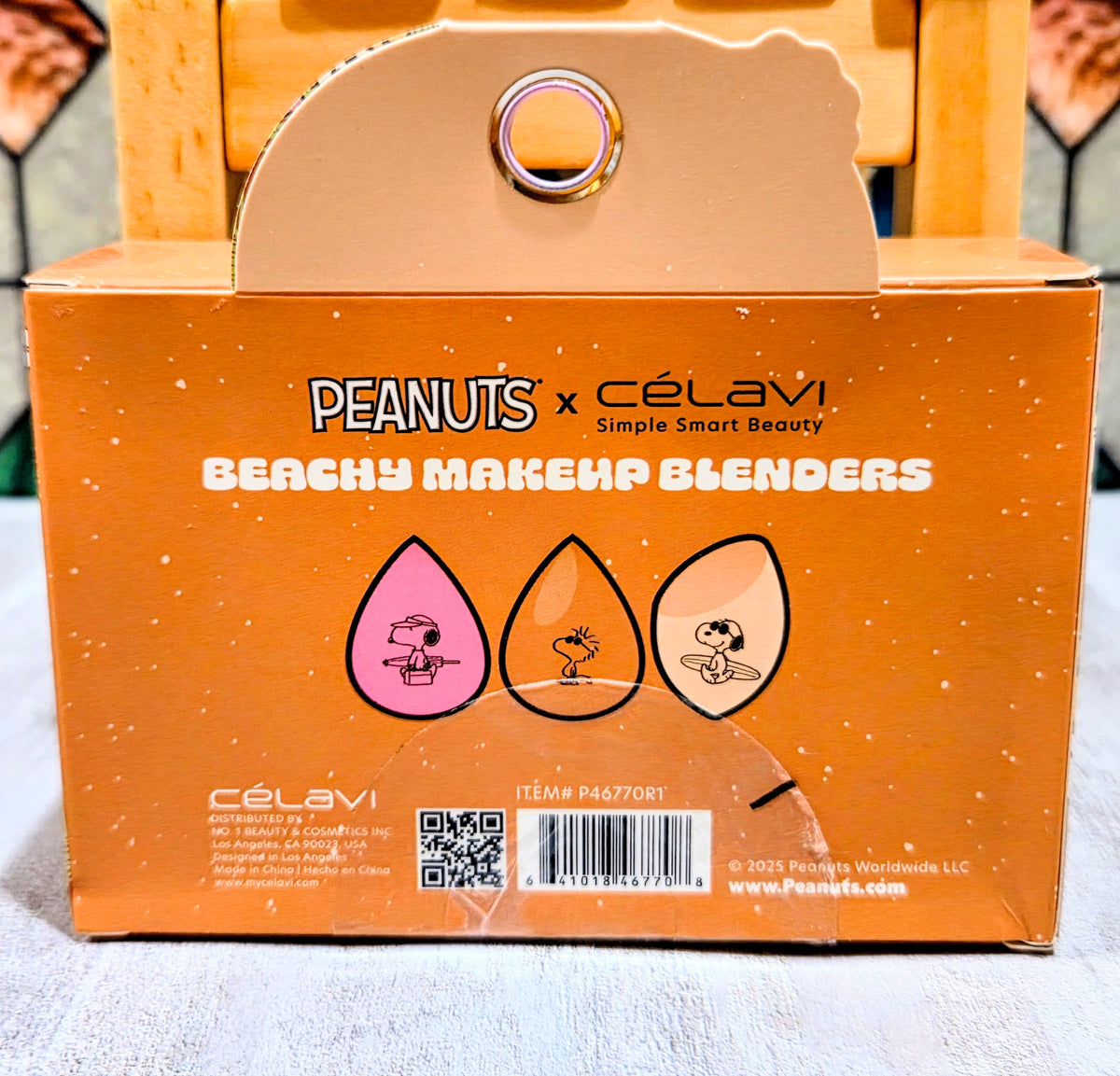 Peanuts x Célavi beach makeup blender gift set box with Snoopy graphics
