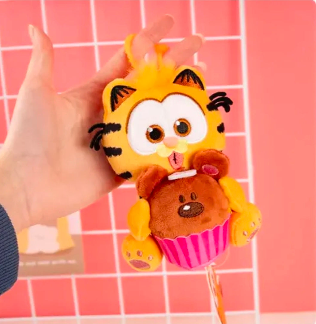 Garfield & Pooky Bear Cupcake Plush Keychain Clip NEW