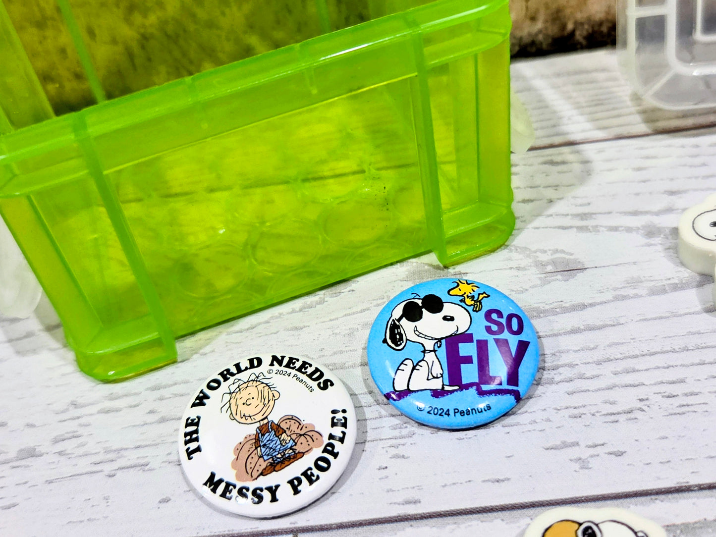 Mini Snoopy Green Desktop Organizer Box w/ 12 Erasers & 2 Pins Peppermint Patty Peanuts NEW 🐾