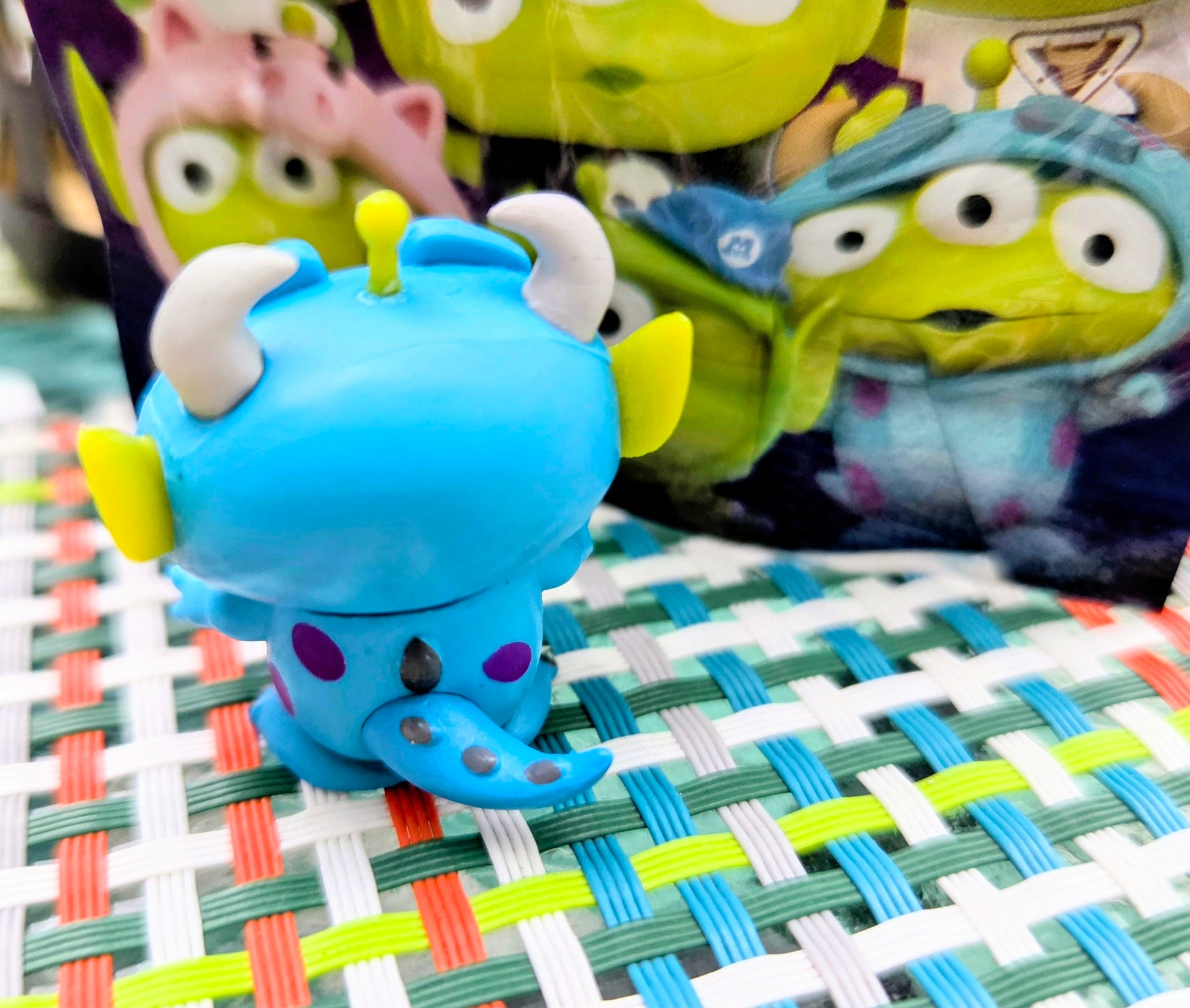 Blue alien mini figure with white horn accents and yellow antenna headpiece