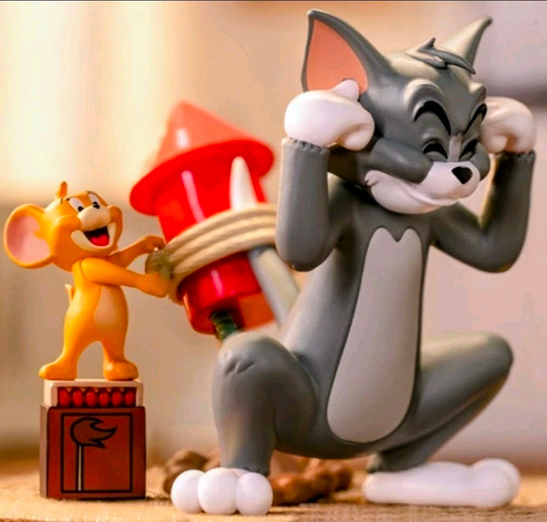Rocket scene figure set, showing gray cat figure with orange mouse and red rocket